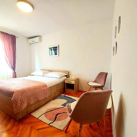 Apartment Fila - Large & Close To The Beach Makarska Exterior photo