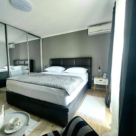 Apartment Fila - Large & Close To The Beach Makarska Exterior photo