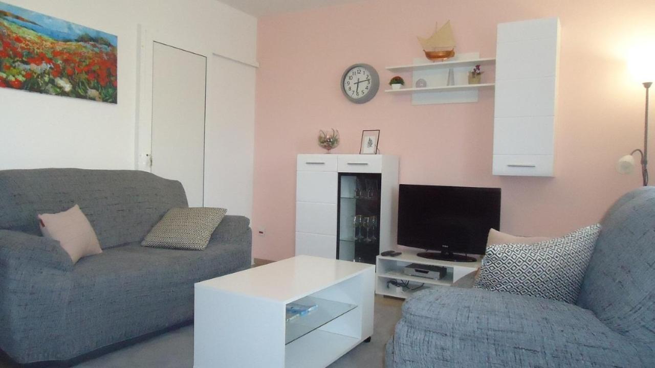 Apartment Fila - Large & Close To The Beach Makarska Exterior photo