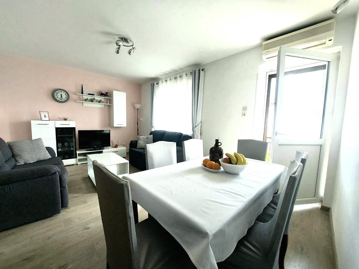 Apartment Fila - Large & Close To The Beach Makarska Exterior photo